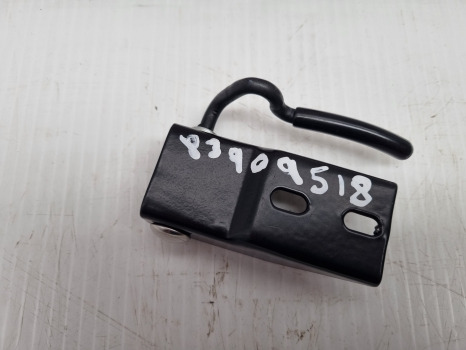 Ford 6610,7410, 5610, Tw Cab Rear Window Latch Rh 83909518, D6nn9440860a - Врата и делови: слика 2 Ford 6610,7410, 5610, Tw Cab Rear Window Latch Rh 83909518, D6nn9440860a - Врата и делови: слика 2