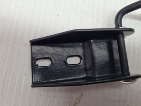 Ford 6610,7410, 5610, Tw Cab Rear Window Latch Rh 83909518, D6nn9440860a - Врата и делови: слика 5 Ford 6610,7410, 5610, Tw Cab Rear Window Latch Rh 83909518, D6nn9440860a - Врата и делови: слика 5