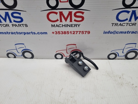 Ford 6610,7410, 5610, Tw Q Cab Rear Window Latch Rh 83909518, D6nn9440860a - Врата и делови: слика 1 Ford 6610,7410, 5610, Tw Q Cab Rear Window Latch Rh 83909518, D6nn9440860a - Врата и делови: слика 1