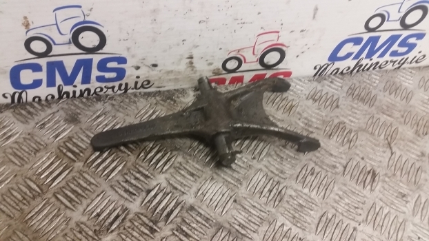 Ford New Holland 10, Ts, 40, Ts6000 Differential Lock Fork D4nn4n050a, 83905477 - Диференцијален запчаник на брзина за Трактор: слика 1 Ford New Holland 10, Ts, 40, Ts6000 Differential Lock Fork D4nn4n050a, 83905477 - Диференцијален запчаник на брзина за Трактор: слика 1