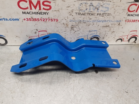 Ford Q, Sq Cab, 10, Tw, 30, 600 Series Cab Mudguard Bracket Support D5nn16n318a - Блатобран: слика 1 Ford Q, Sq Cab, 10, Tw, 30, 600 Series Cab Mudguard Bracket Support D5nn16n318a - Блатобран: слика 1