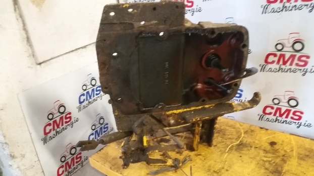 Massey Ferguson 50b Transmission Control Shift Cover Plate Assembly 881610m1 - Рачка за менувач за Трактор: слика 4 Massey Ferguson 50b Transmission Control Shift Cover Plate Assembly 881610m1 - Рачка за менувач за Трактор: слика 4