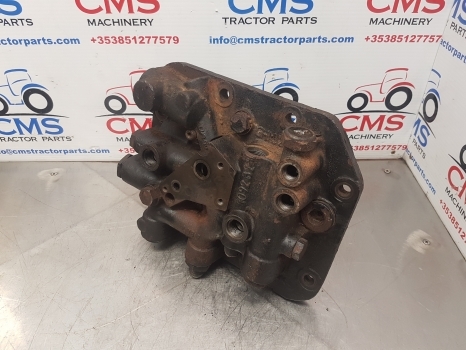 Massey Ferguson 5455 Hydraulic Cover 4300229m1, 3797108m1, 3797115m1, 3793917m3 - Хидраулика за Трактор: слика 1 Massey Ferguson 5455 Hydraulic Cover 4300229m1, 3797108m1, 3797115m1, 3793917m3 - Хидраулика за Трактор: слика 1