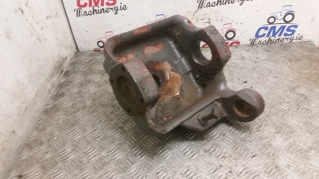 Massey Ferguson 6150, 6160 Swivel Housing Right 3764016m91, 3764017r1 - Рукавец за Трактор: слика 3 Massey Ferguson 6150, 6160 Swivel Housing Right 3764016m91, 3764017r1 - Рукавец за Трактор: слика 3