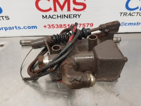 Massey Ferguson 675, 399, 372n, 375, 4225, 4255 Hydraulic Valve Assy 1679099m95 - Хидрауличен вентил за Трактор: слика 2 Massey Ferguson 675, 399, 372n, 375, 4225, 4255 Hydraulic Valve Assy 1679099m95 - Хидрауличен вентил за Трактор: слика 2
