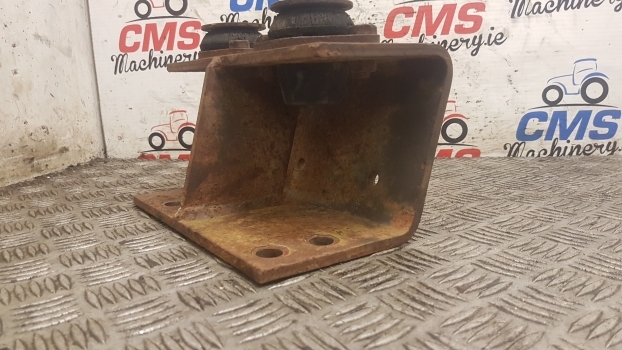 Massey Ferguson 690, 698, 699 Cab Suspension Bracket Mounting Lhs 1680876m91 - Суспензија на кабината за Трактор: слика 2 Massey Ferguson 690, 698, 699 Cab Suspension Bracket Mounting Lhs 1680876m91 - Суспензија на кабината за Трактор: слика 2