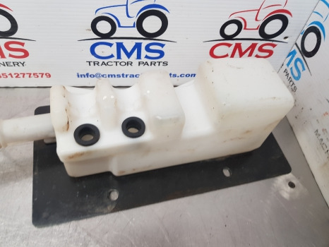 New Holland Case Maxxum Windshield Washer Reservoir 87638112, 87470604 - Бришач за Земјоделска машина: слика 5 New Holland Case Maxxum Windshield Washer Reservoir 87638112, 87470604 - Бришач за Земјоделска машина: слика 5