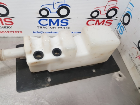 New Holland Case Maxxum Windshield Washer Reservoir 87638112, 87470604 - Бришач за Земјоделска машина: слика 4 New Holland Case Maxxum Windshield Washer Reservoir 87638112, 87470604 - Бришач за Земјоделска машина: слика 4