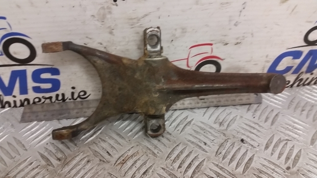 New Holland Ford Ts, 10, 40, 600 Differential Lock Fork 83905477, D4nn4n050a - Диференцијален запчаник на брзина за Трактор: слика 2 New Holland Ford Ts, 10, 40, 600 Differential Lock Fork 83905477, D4nn4n050a - Диференцијален запчаник на брзина за Трактор: слика 2