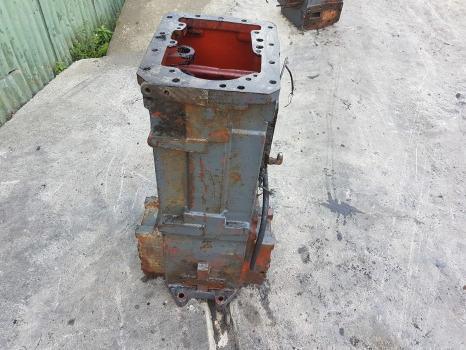 New Holland Tm, 60 Transmission Housing 5164693, 5181448, 5183647 - Менувач: слика 3 New Holland Tm, 60 Transmission Housing 5164693, 5181448, 5183647 - Менувач: слика 3