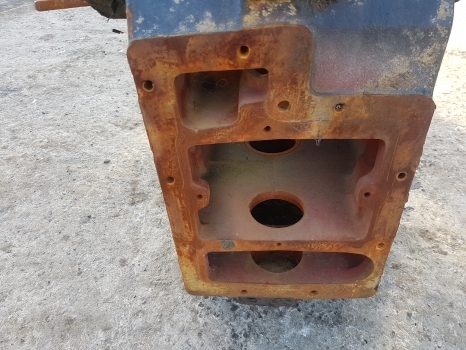New Holland Tm130, Tm120, Tm140 Transmission Housing 47125398, 44985001 - Менувач за Трактор: слика 5 New Holland Tm130, Tm120, Tm140 Transmission Housing 47125398, 44985001 - Менувач за Трактор: слика 5