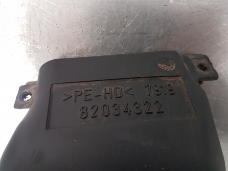 New Holland Ts115a, Ts100, Ts110, Case Maxxum, Mxu, Puma Air Duct Rhs 82034322 - Греење/ Вентилација за Трактор: слика 3 New Holland Ts115a, Ts100, Ts110, Case Maxxum, Mxu, Puma Air Duct Rhs 82034322 - Греење/ Вентилација за Трактор: слика 3