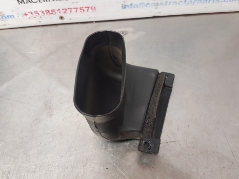 New Holland Ts115a, Ts100, Ts110, Case Maxxum, Mxu, Puma Air Duct Rhs 82034322 - Греење/ Вентилација за Трактор: слика 1 New Holland Ts115a, Ts100, Ts110, Case Maxxum, Mxu, Puma Air Duct Rhs 82034322 - Греење/ Вентилација за Трактор: слика 1