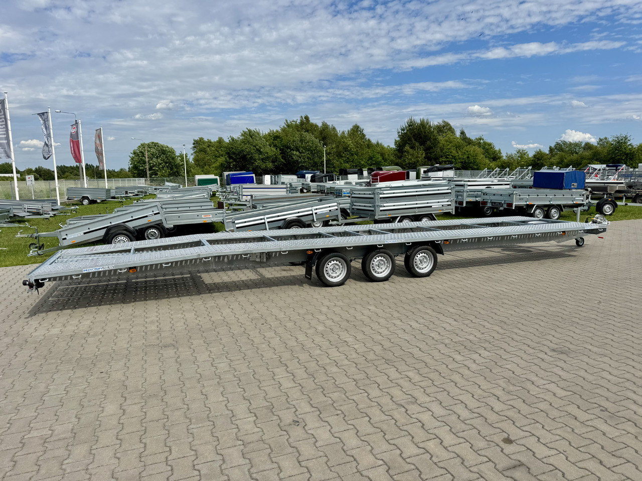 NIEWIADÓW Indiana 9m x 2.1 m | 3.5T - Автотранспортна приколка: слика 3 NIEWIADÓW Indiana 9m x 2.1 m | 3.5T - Автотранспортна приколка: слика 3