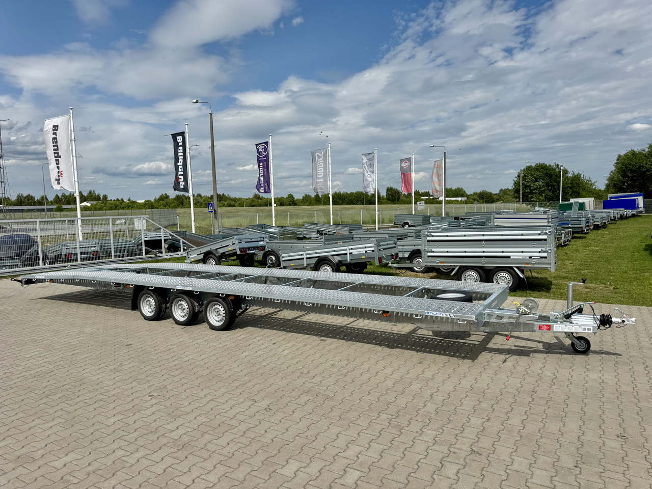 NIEWIADÓW Indiana 9m x 2.1 m | 3.5T - Автотранспортна приколка: слика 2 NIEWIADÓW Indiana 9m x 2.1 m | 3.5T - Автотранспортна приколка: слика 2