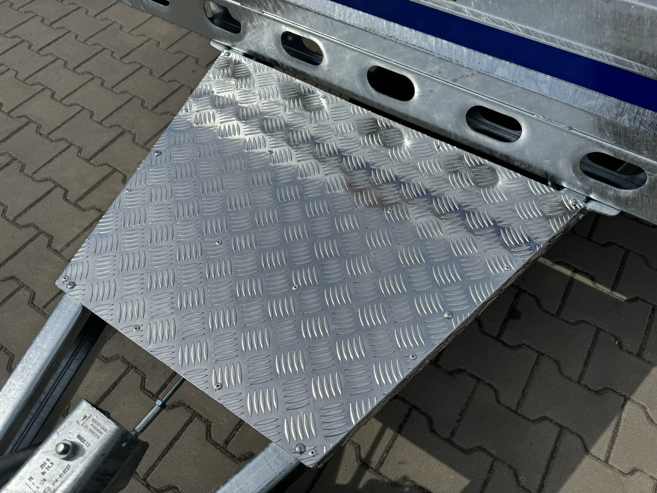 Нов Приколка за градежни машини Wiola B2730 GVW 2700 kg machine transporter mini excavator 292x142 cm: слика 11 Нов Приколка за градежни машини Wiola B2730 GVW 2700 kg machine transporter mini excavator 292x142 cm: слика 11