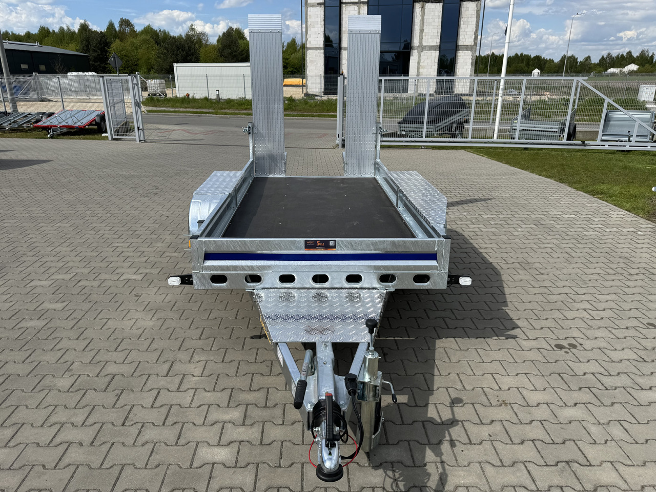 Wiola B2730 GVW 2700 kg machine transporter mini excavator 292x142 cm - Приколка за градежни машини: слика 4 Wiola B2730 GVW 2700 kg machine transporter mini excavator 292x142 cm - Приколка за градежни машини: слика 4