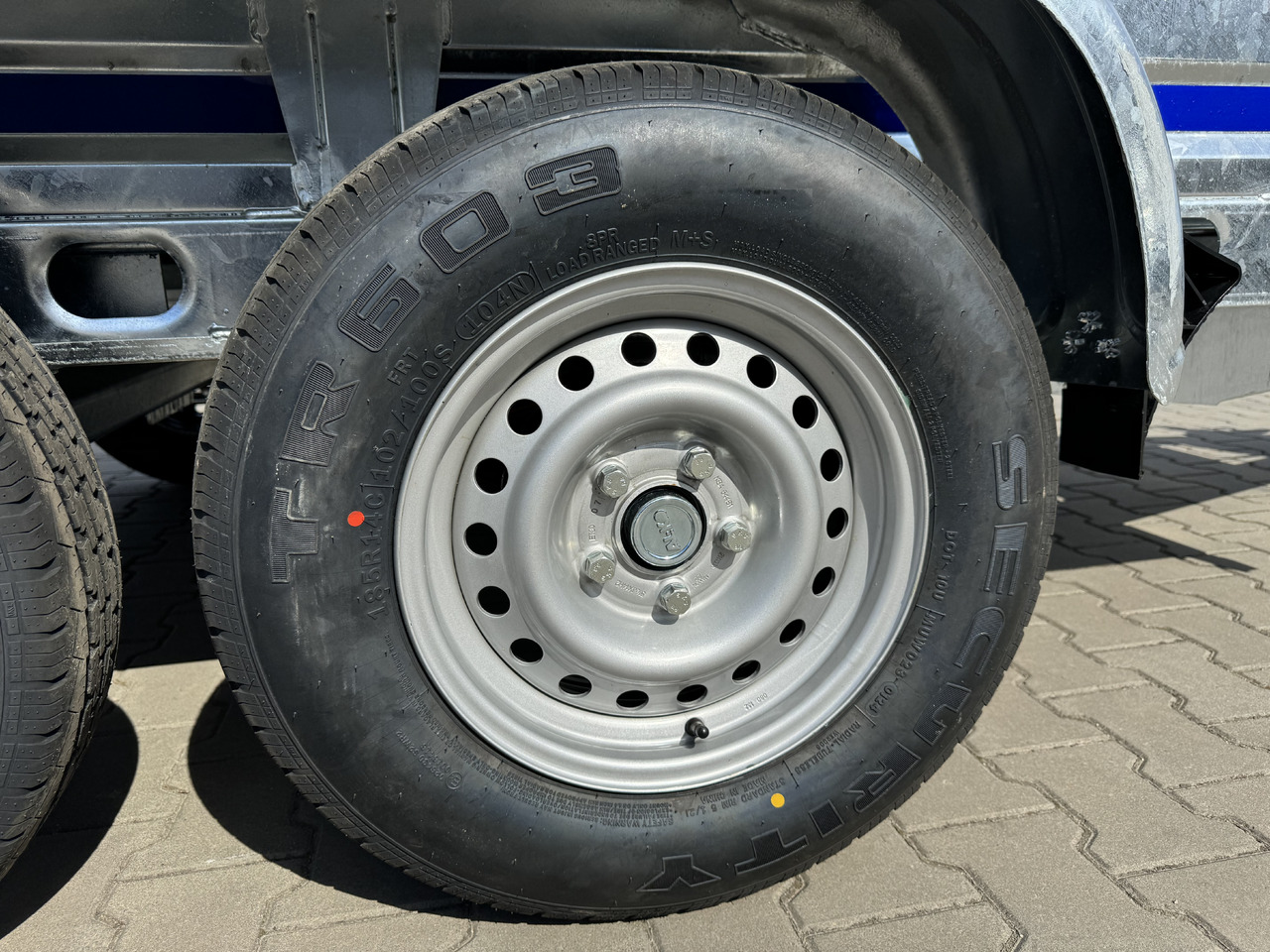 Нов Приколка за градежни машини Wiola B2730 GVW 2700 kg machine transporter mini excavator 292x142 cm: слика 20 Нов Приколка за градежни машини Wiola B2730 GVW 2700 kg machine transporter mini excavator 292x142 cm: слика 20