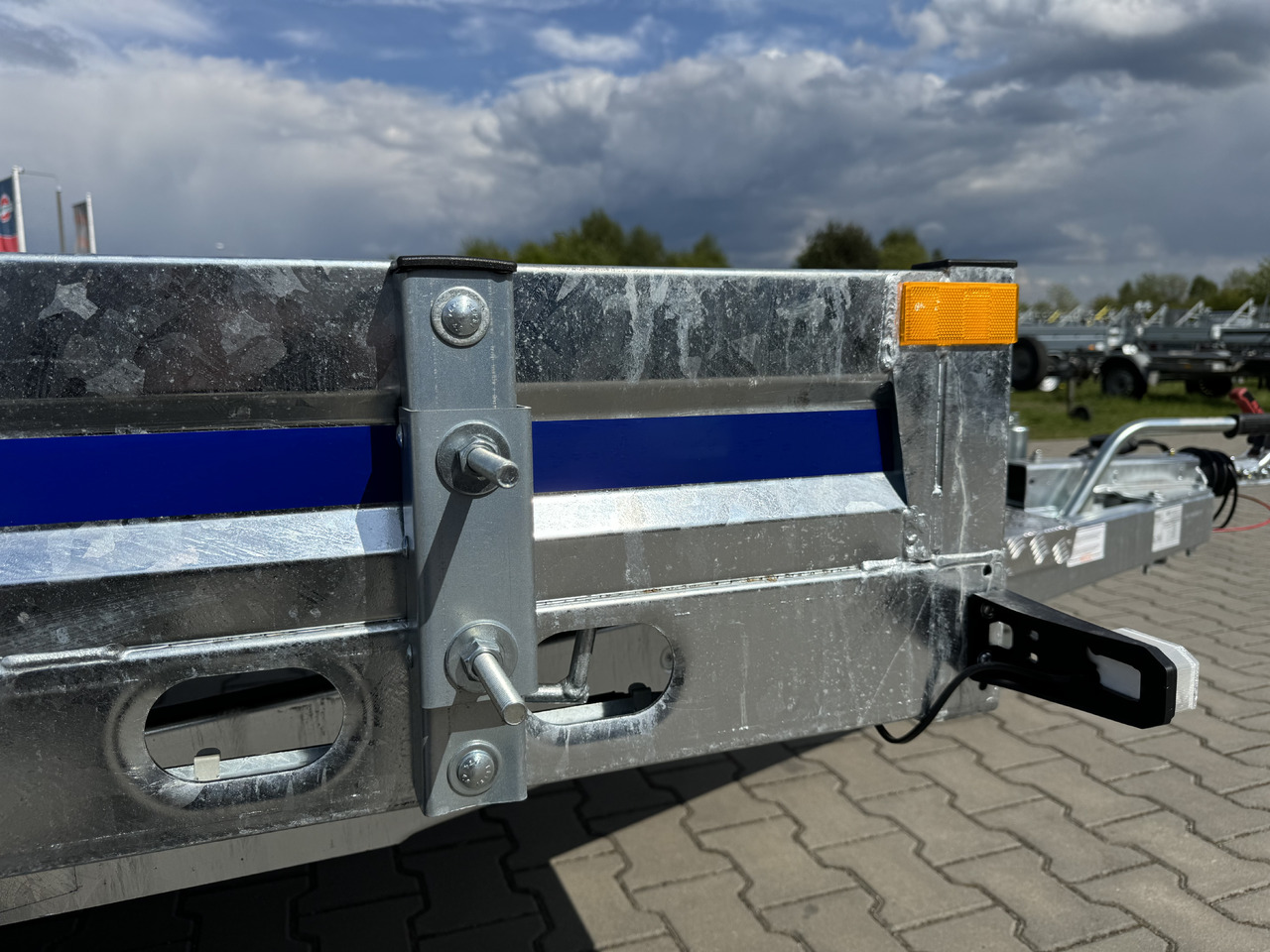 Нов Приколка за градежни машини Wiola B2730 GVW 2700 kg machine transporter mini excavator 292x142 cm: слика 21 Нов Приколка за градежни машини Wiola B2730 GVW 2700 kg machine transporter mini excavator 292x142 cm: слика 21