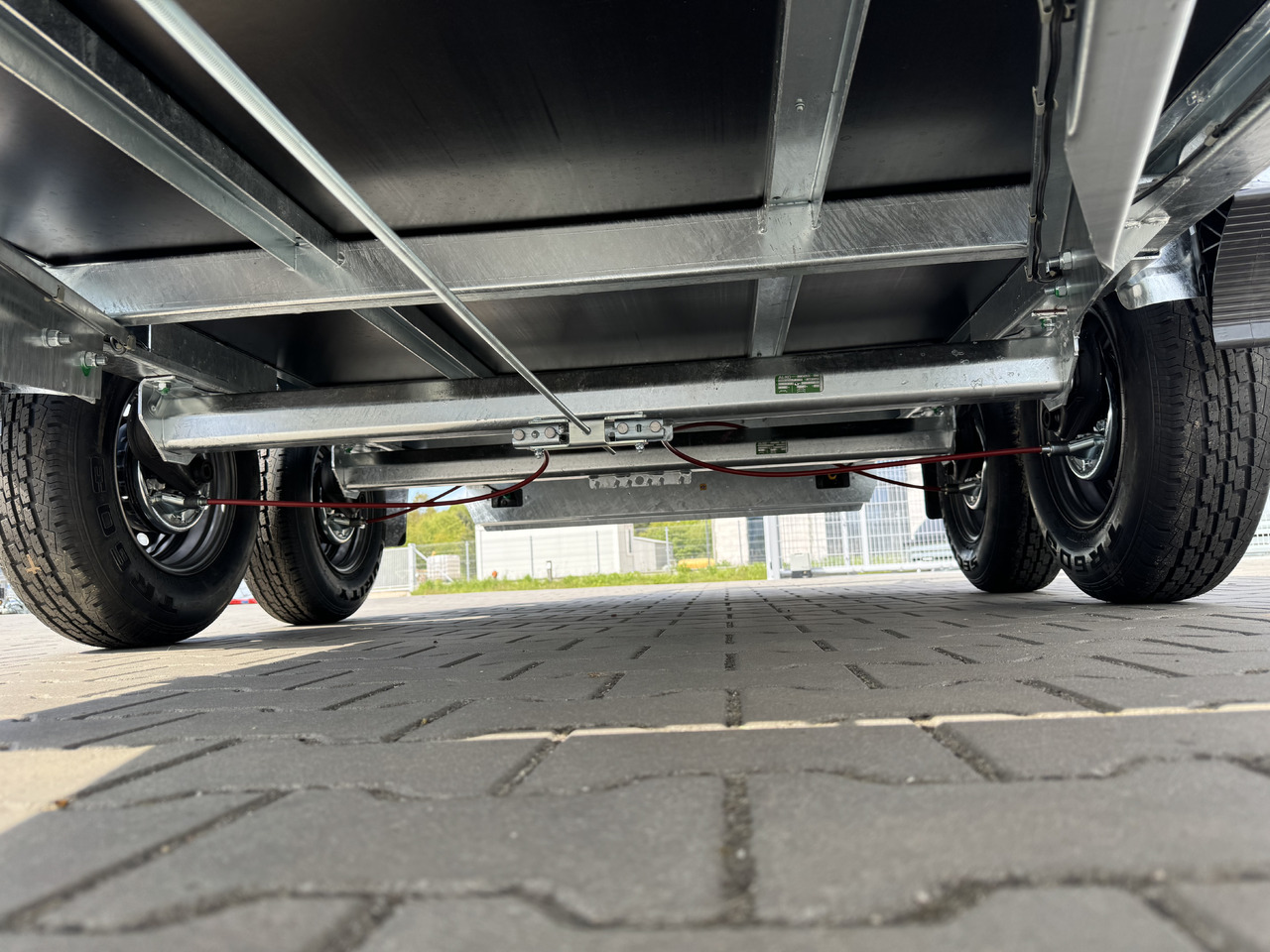 Нов Приколка за градежни машини Wiola B2730 GVW 2700 kg machine transporter mini excavator 292x142 cm: слика 12 Нов Приколка за градежни машини Wiola B2730 GVW 2700 kg machine transporter mini excavator 292x142 cm: слика 12