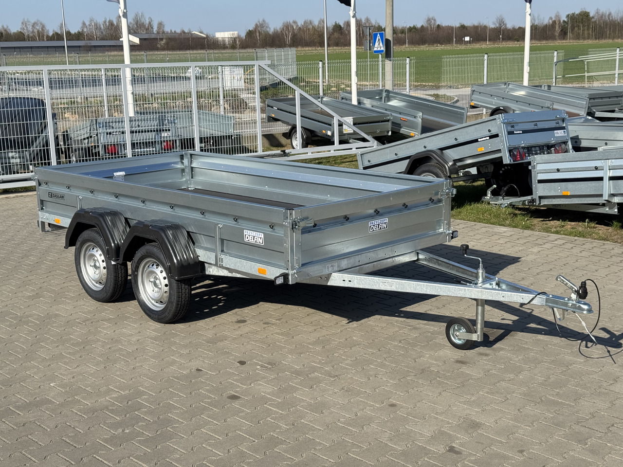 ZASŁAW 300T - przyczepa skrzyniowa 2 osie / 750kg - Автомобил приколка: слика 1 ZASŁAW 300T - przyczepa skrzyniowa 2 osie / 750kg - Автомобил приколка: слика 1