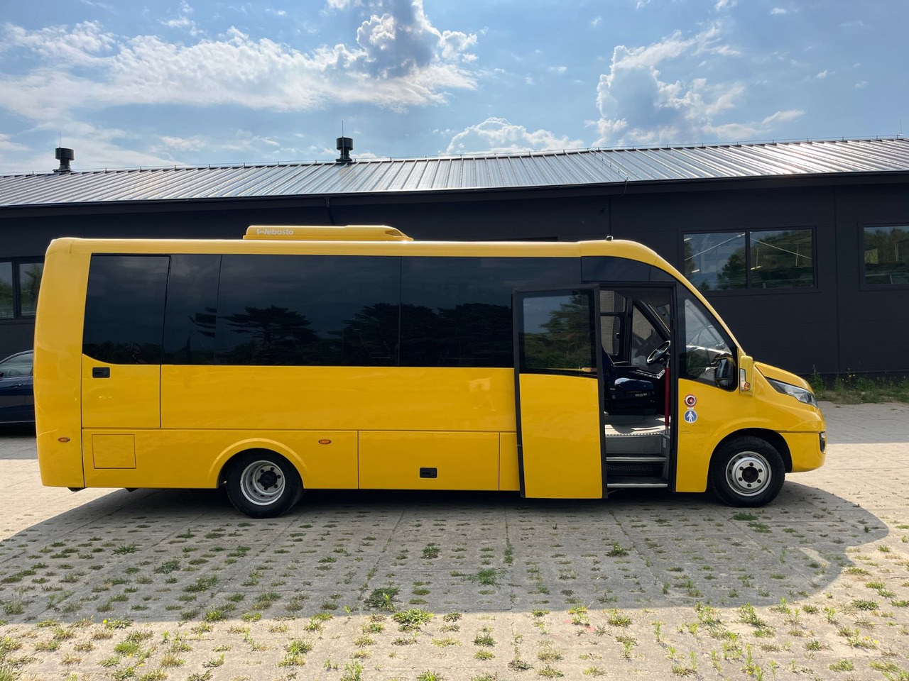 Iveco Rosero First / 24+1+1 / Telma/ EURO6 - Патнички вагон автобус: слика 2 Iveco Rosero First / 24+1+1 / Telma/ EURO6 - Патнички вагон автобус: слика 2