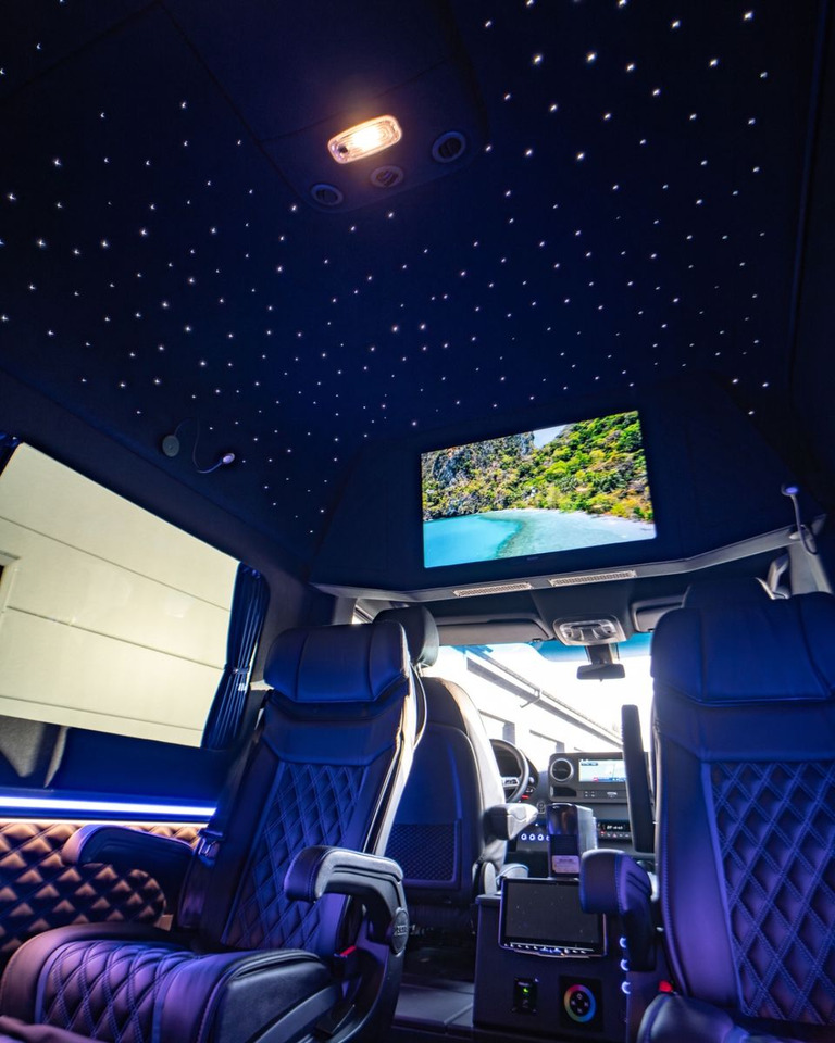 Mercedes-Benz Sprinter 319 VIP Van/ Sleeping Area/ Ski Holders - Патничко комбе: слика 2 Mercedes-Benz Sprinter 319 VIP Van/ Sleeping Area/ Ski Holders - Патничко комбе: слика 2