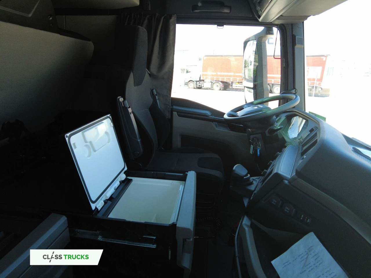 Камион влекач MAN TGX 18.510 GX, 14 Gears: слика 24 Камион влекач MAN TGX 18.510 GX, 14 Gears: слика 24