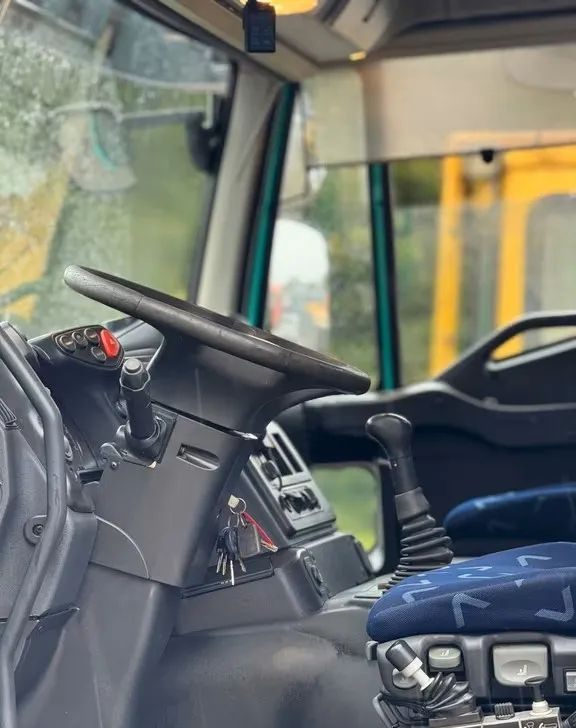 Iveco TRAKKER 450 6x4 WYWROTKA MELLER | EURO 5 | MANUAL | KLIMA | RETARDER | PRZEBIEG 364 000km ! - Кипер: слика 5 Iveco TRAKKER 450 6x4 WYWROTKA MELLER | EURO 5 | MANUAL | KLIMA | RETARDER | PRZEBIEG 364 000km ! - Кипер: слика 5