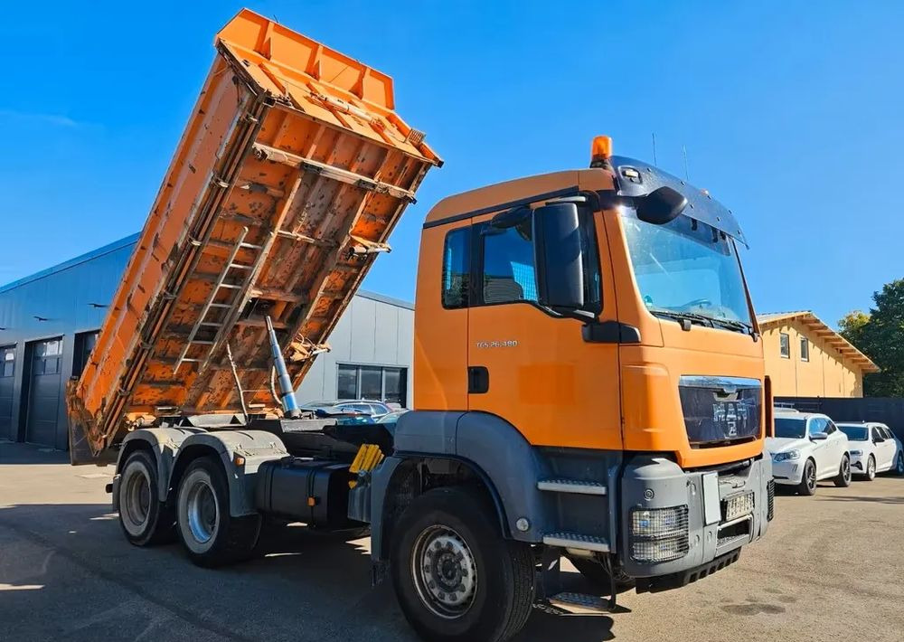 MAN TGS 26.480 6x4 WYWROTKA 3-STRONNA | AUTOMAT | EURO 5 | PRZEBIEG 310 000km! - Кипер: слика 4 MAN TGS 26.480 6x4 WYWROTKA 3-STRONNA | AUTOMAT | EURO 5 | PRZEBIEG 310 000km! - Кипер: слика 4