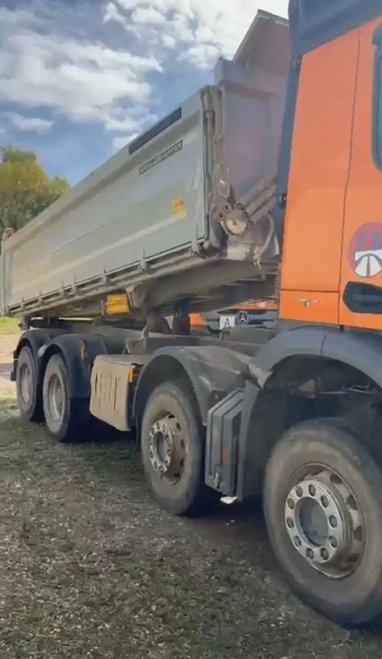 Mercedes-Benz AROCS 4143 8x4 | BORTMATIC - wywrotka trójstronna | Retarder |Zawieszenie na resorach | - Кипер: слика 2 Mercedes-Benz AROCS 4143 8x4 | BORTMATIC - wywrotka trójstronna | Retarder |Zawieszenie na resorach | - Кипер: слика 2