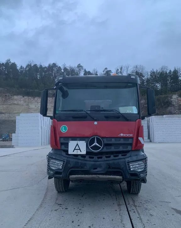 Mercedes-Benz Arocs 4146 8x4 | Wywrotka Trójstronna | 460 KM | Euro 6 | Retarder | - Кипер: слика 3 Mercedes-Benz Arocs 4146 8x4 | Wywrotka Trójstronna | 460 KM | Euro 6 | Retarder | - Кипер: слика 3