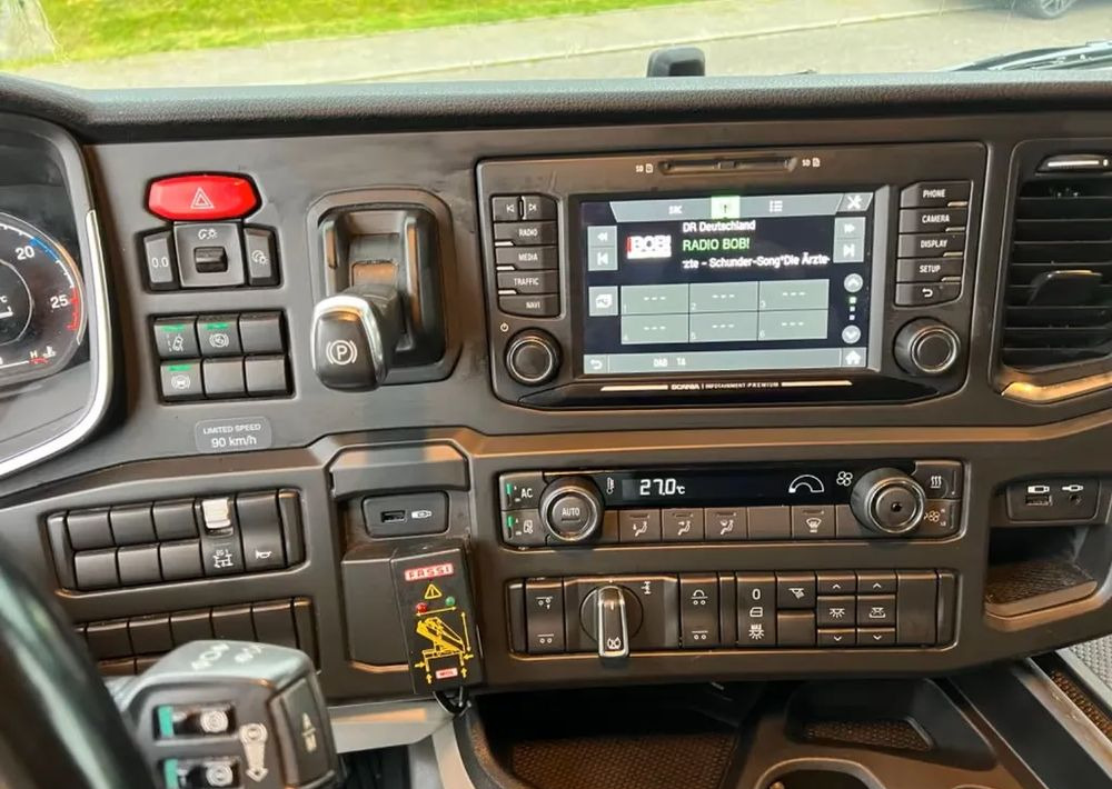 Кипер, Камион со кран Scania R500 Baustoff / 2-stronna wywrotka Schwarzmüller /HDS Fassi F215 / Euro 6 / Napęd na tylną oś: слика 19 Кипер, Камион со кран Scania R500 Baustoff / 2-stronna wywrotka Schwarzmüller /HDS Fassi F215 / Euro 6 / Napęd na tylną oś: слика 19