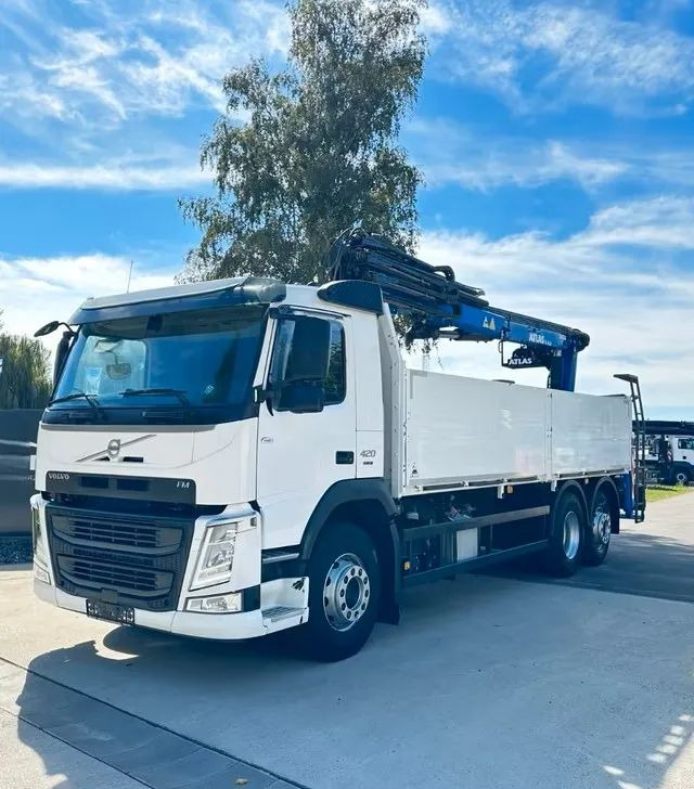 Volvo FM420 6x2 z zabudową budowlaną / oś podnoszona i skrętna / HDS Atlas / Euro 6 / 238 000 km - Камион со платформа, Камион со кран: слика 1 Volvo FM420 6x2 z zabudową budowlaną / oś podnoszona i skrętna / HDS Atlas / Euro 6 / 238 000 km - Камион со платформа, Камион со кран: слика 1