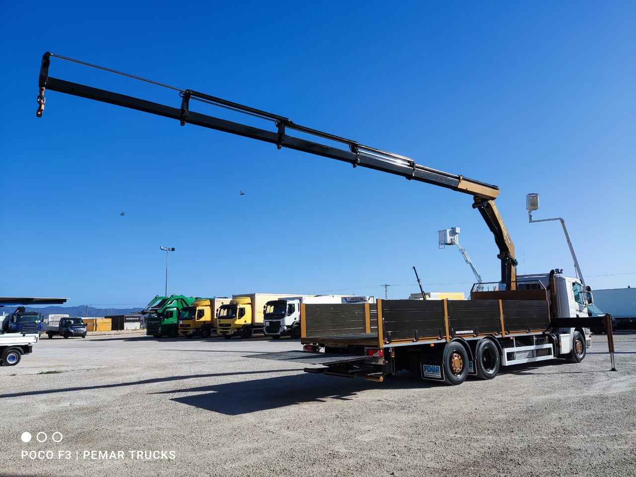 SCANIA P 420 6X2 GRUA CAJA FIJA - Транспортер на контејнер/ Камион со променливо тело, Камион со кран: слика 4 SCANIA P 420 6X2 GRUA CAJA FIJA - Транспортер на контејнер/ Камион со променливо тело, Камион со кран: слика 4