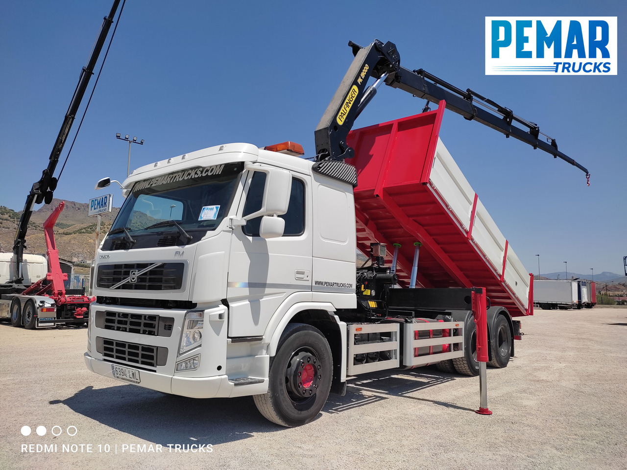 VOLVO FM 440 6X4 GRUA BASCULANTE - Кипер, Камион со кран: слика 1 VOLVO FM 440 6X4 GRUA BASCULANTE - Кипер, Камион со кран: слика 1