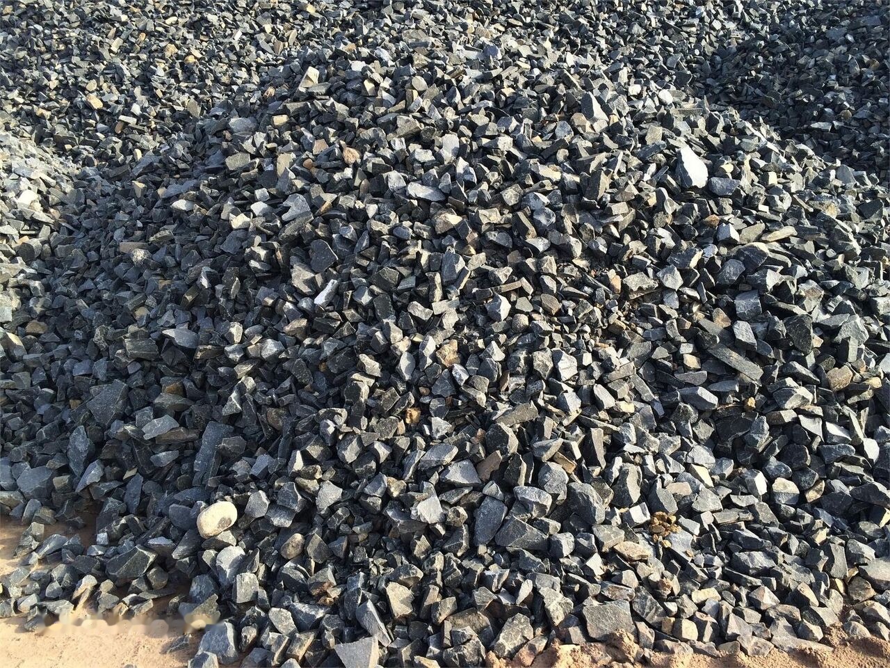 Kinglink 250-300 TPH Stationary Basalt Stone Crushing Plant - Дробилка: слика 1 Kinglink 250-300 TPH Stationary Basalt Stone Crushing Plant - Дробилка: слика 1