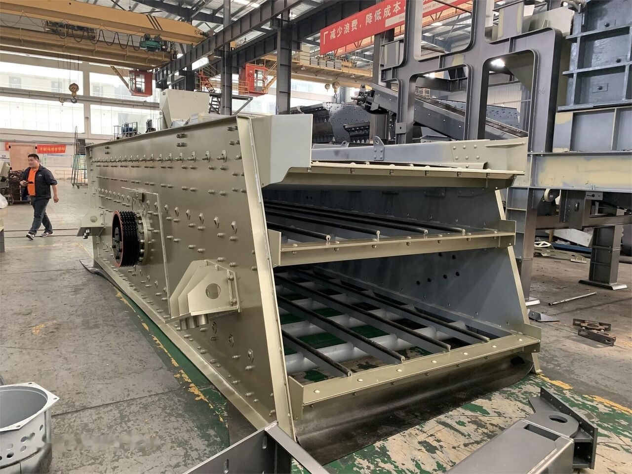 Kinglink 3YK1860 Inclined Vibrating Screen 20'x60' - Градежно сито: слика 1 Kinglink 3YK1860 Inclined Vibrating Screen 20'x60' - Градежно сито: слика 1