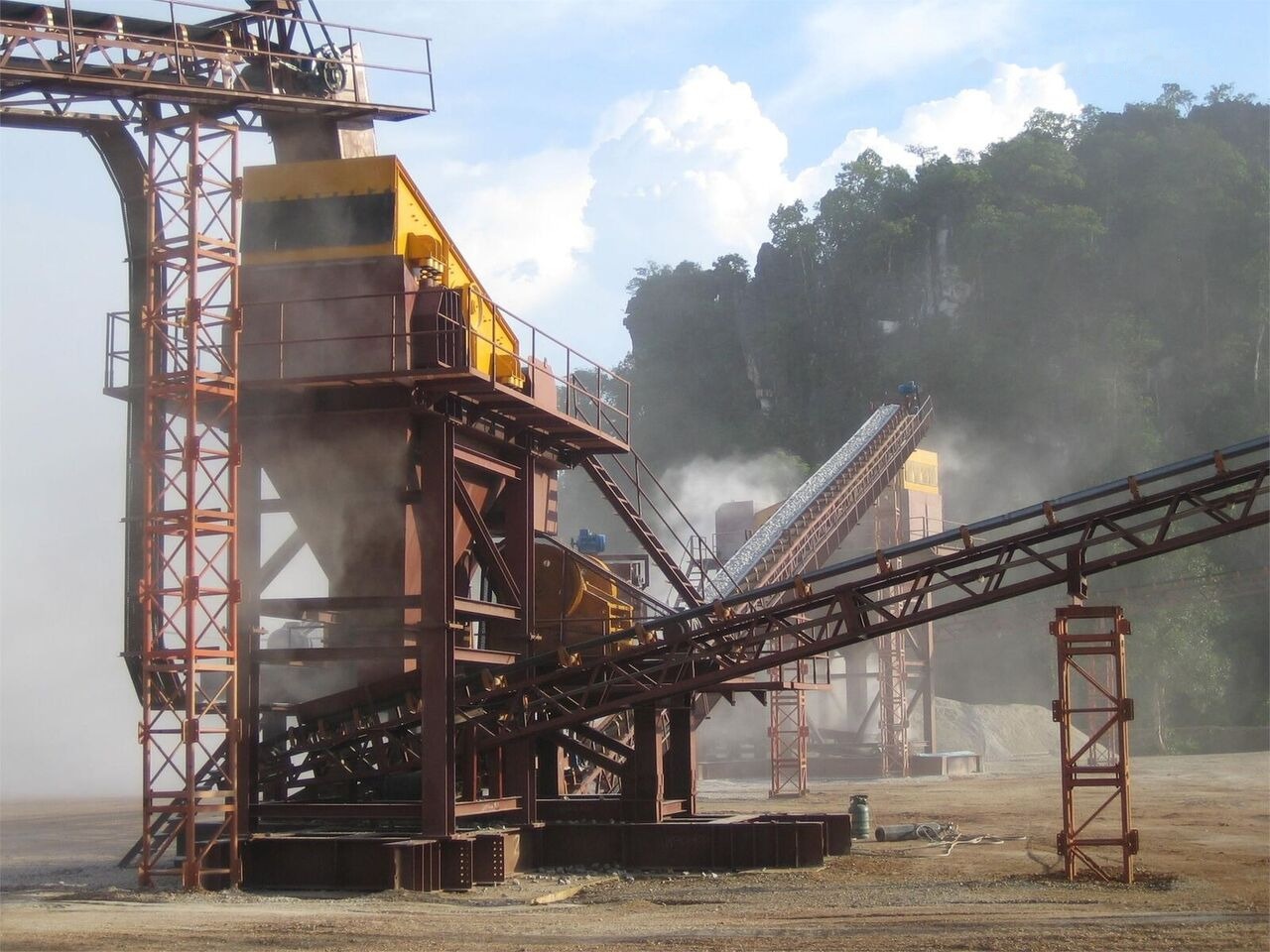 Kinglink 3YK2160 Aggregates and Stone Vibrating Screen | 300TPH - Градежно сито: слика 1 Kinglink 3YK2160 Aggregates and Stone Vibrating Screen | 300TPH - Градежно сито: слика 1