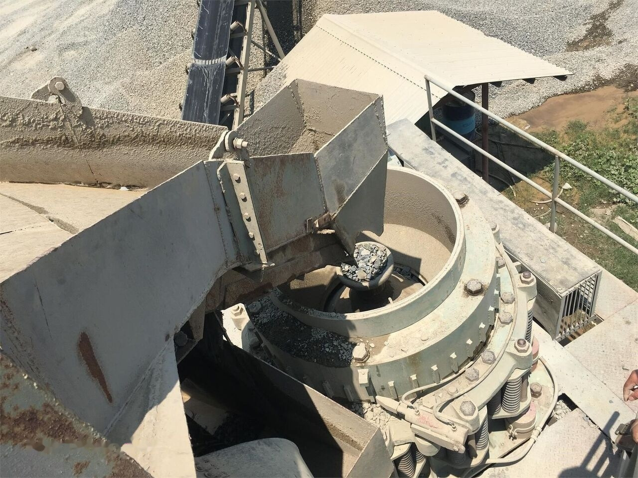 Kinglink 4.25 Ft Riverstone Cone Crusher KLF1300 - Конус дробилката: слика 3 Kinglink 4.25 Ft Riverstone Cone Crusher KLF1300 - Конус дробилката: слика 3