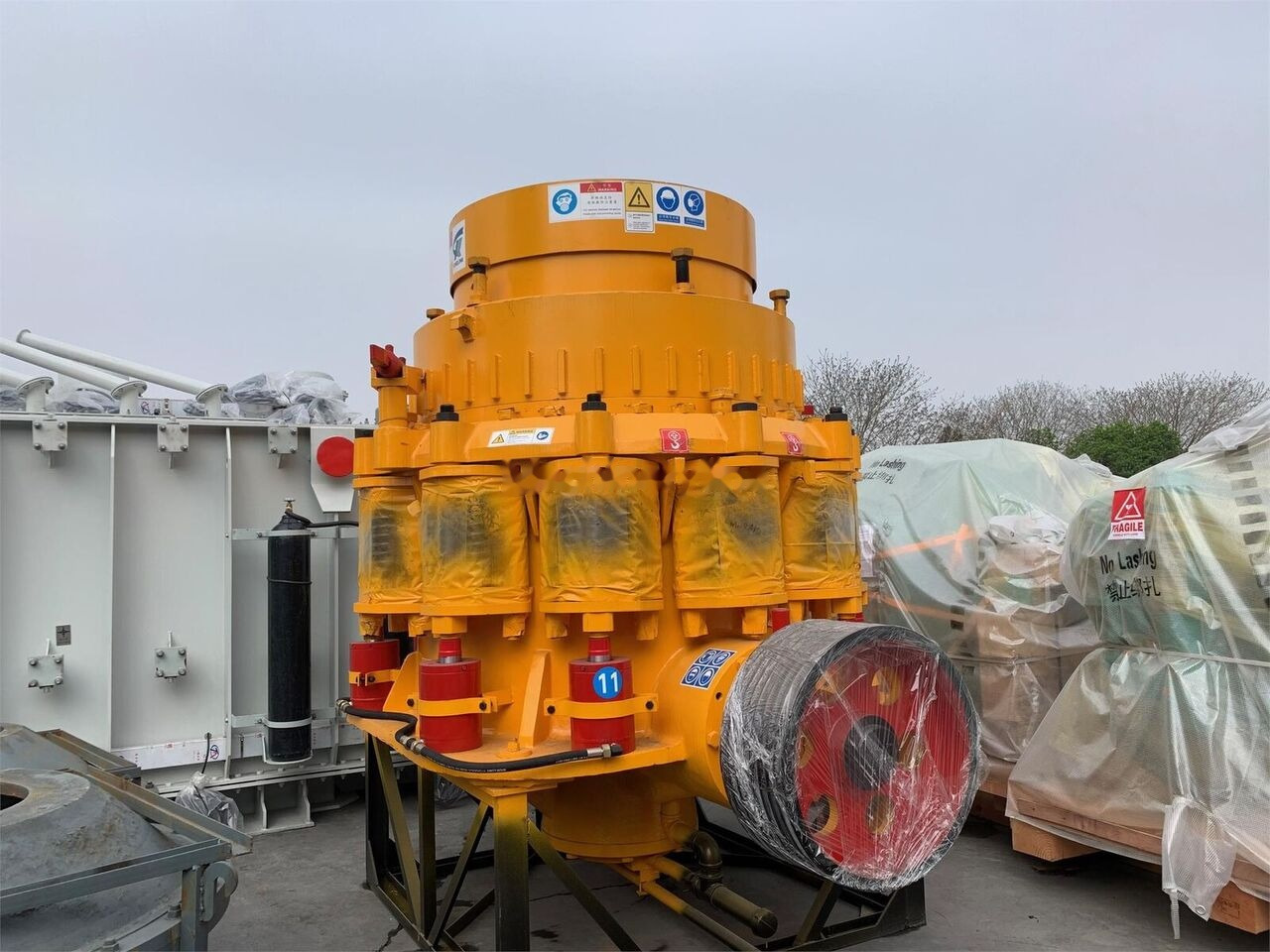 Kinglink KLC1300 Iron Ore Cone Crusher 150-250TPH - Конус дробилката: слика 1 Kinglink KLC1300 Iron Ore Cone Crusher 150-250TPH - Конус дробилката: слика 1