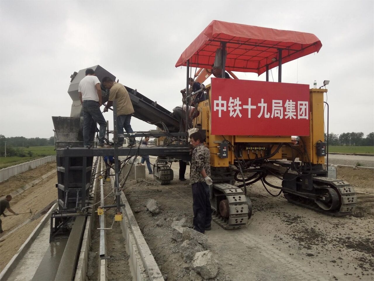 Kinglink MC6500 Concrete Slipform Paver - Финишер за бетон: слика 3 Kinglink MC6500 Concrete Slipform Paver - Финишер за бетон: слика 3