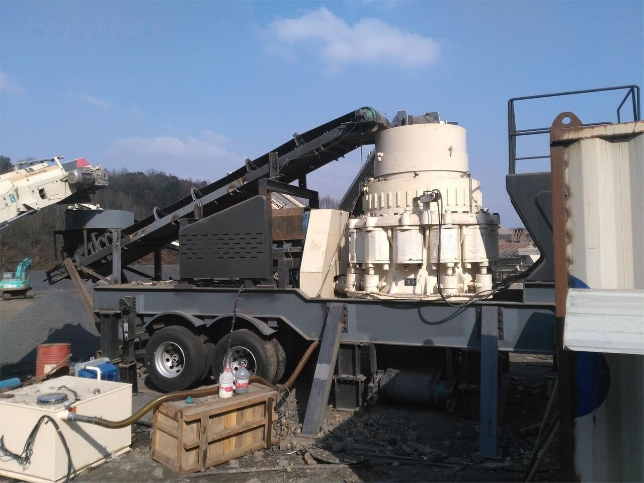 Kinglink Portable Cone Crusher Plant KLF1380 | 200TPH | Granite - Конус дробилката: слика 1 Kinglink Portable Cone Crusher Plant KLF1380 | 200TPH | Granite - Конус дробилката: слика 1