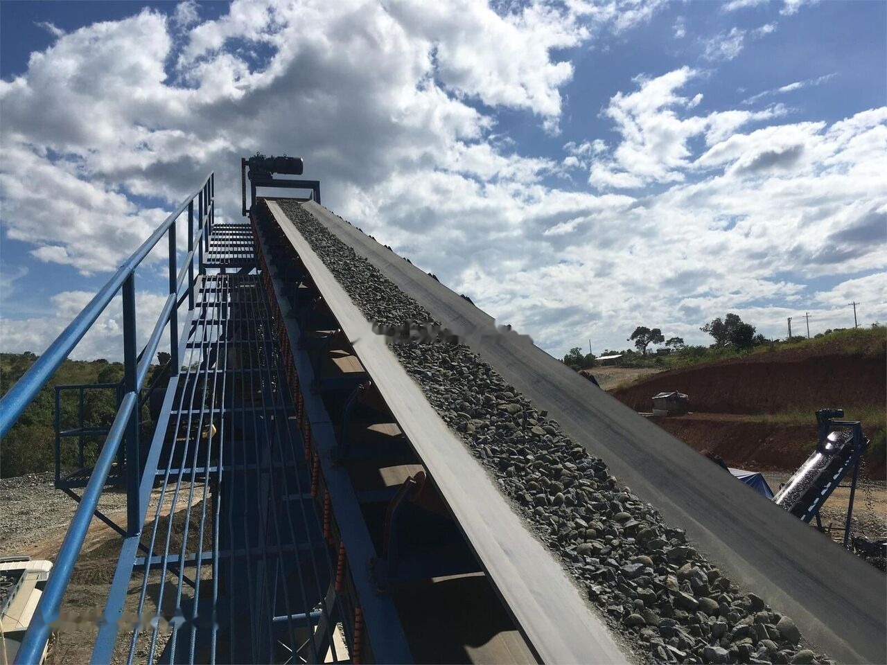 Kinglink USINE DE CONCASSAGE DE PIERRES DE RIVIÈRE DE 150 TPH - Дробилка: слика 1 Kinglink USINE DE CONCASSAGE DE PIERRES DE RIVIÈRE DE 150 TPH - Дробилка: слика 1