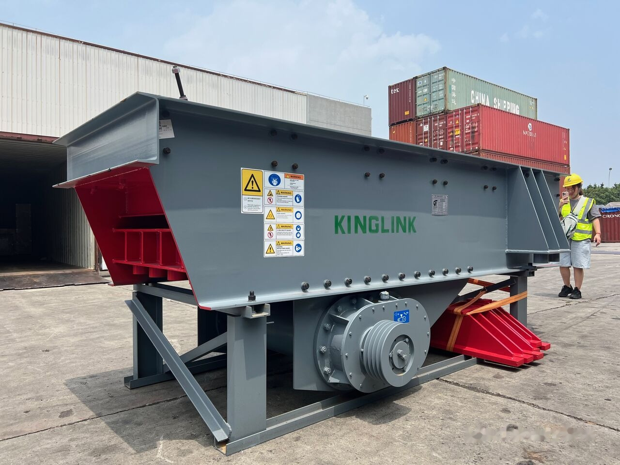Kinglink Vibrating Grizzly Feeder ZSW380X96 | 150TPH - Рударска машина: слика 2 Kinglink Vibrating Grizzly Feeder ZSW380X96 | 150TPH - Рударска машина: слика 2