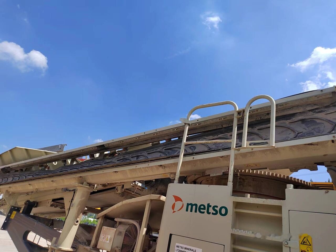 Metso Lokotrack LT200HPS MOBILE CONE CRUSHER WITH SCREEN - Мобилна дробилка: слика 2 Metso Lokotrack LT200HPS MOBILE CONE CRUSHER WITH SCREEN - Мобилна дробилка: слика 2
