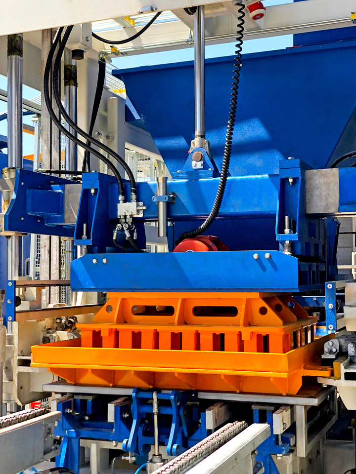 ELKON Elkoblock-25 Block Making Machine - Машина за бетонски блокови: слика 5 ELKON Elkoblock-25 Block Making Machine - Машина за бетонски блокови: слика 5