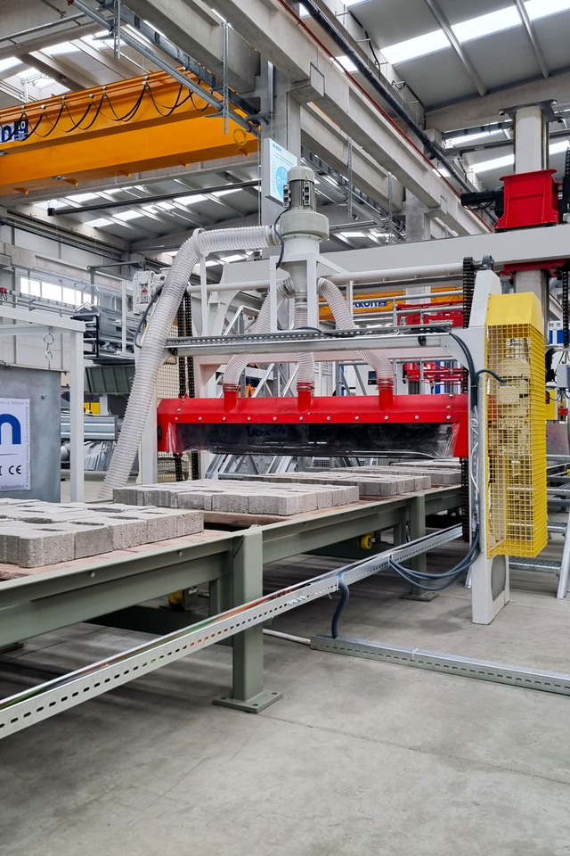 ELKON Elkoblock-S25 Block Making Machine - Машина за бетонски блокови: слика 4 ELKON Elkoblock-S25 Block Making Machine - Машина за бетонски блокови: слика 4