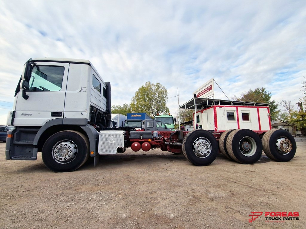 MERCEDES-BENZ ACTROS 3241 8x2 EURO 5 INTARDER - Камион со кабинска шасија: слика 4 MERCEDES-BENZ ACTROS 3241 8x2 EURO 5 INTARDER - Камион со кабинска шасија: слика 4