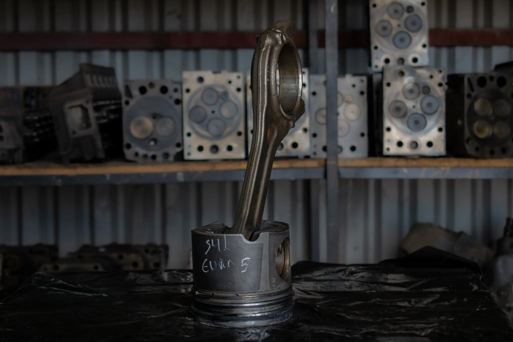 MERCEDES-BENZ ACTROS EURO V PISTON WITH CONNECTING ROD FOR ENGINE CODE ΟΜ 541 - Спојна прачка за Камион: слика 1 MERCEDES-BENZ ACTROS EURO V PISTON WITH CONNECTING ROD FOR ENGINE CODE ΟΜ 541 - Спојна прачка за Камион: слика 1